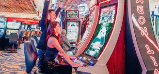 Tampilan multi-game mjslot777 dengan slot, casino langsung, dan pasar olahraga